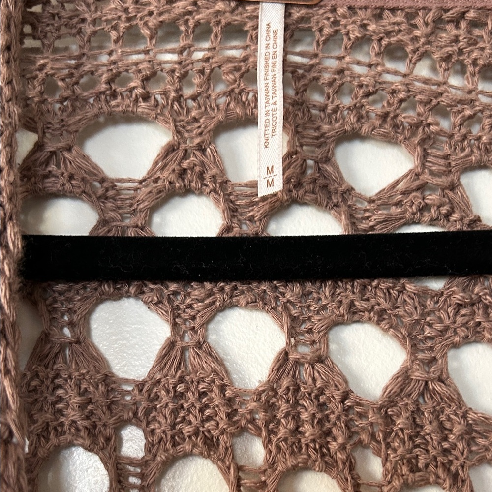 NEW LISTING! FREE PEOPLE CROCHET LONG DUSTER IN A BEAUTIFUL MAUVE COLOR - Picture 3 of 8